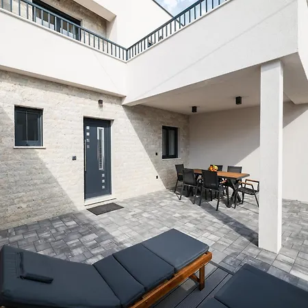 Elegant With Jacuzzi In Suko An Sukošan
