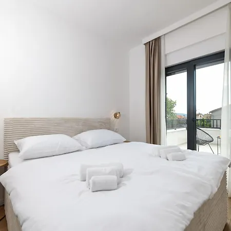 Elegant With Jacuzzi In Suko An