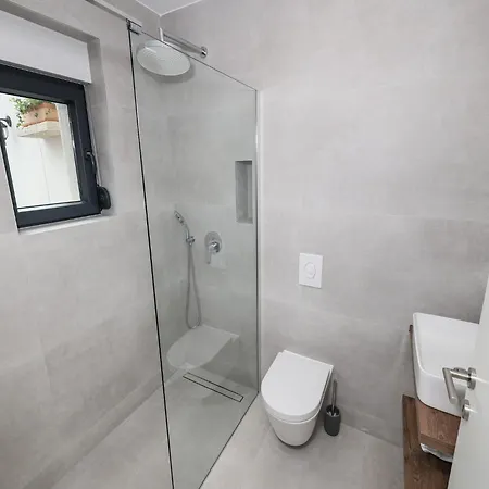 Elegant With Jacuzzi In Suko An *